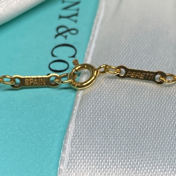 Tiffany & Company 18k Elsa Peretti open heart necklace with box .750 MSRP$1900 - Picture 7 of 8